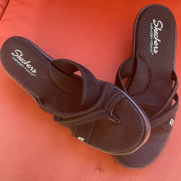 Sketchers Classic BLACK Wedge Sandals (NWOT) - Picture 7 of 8